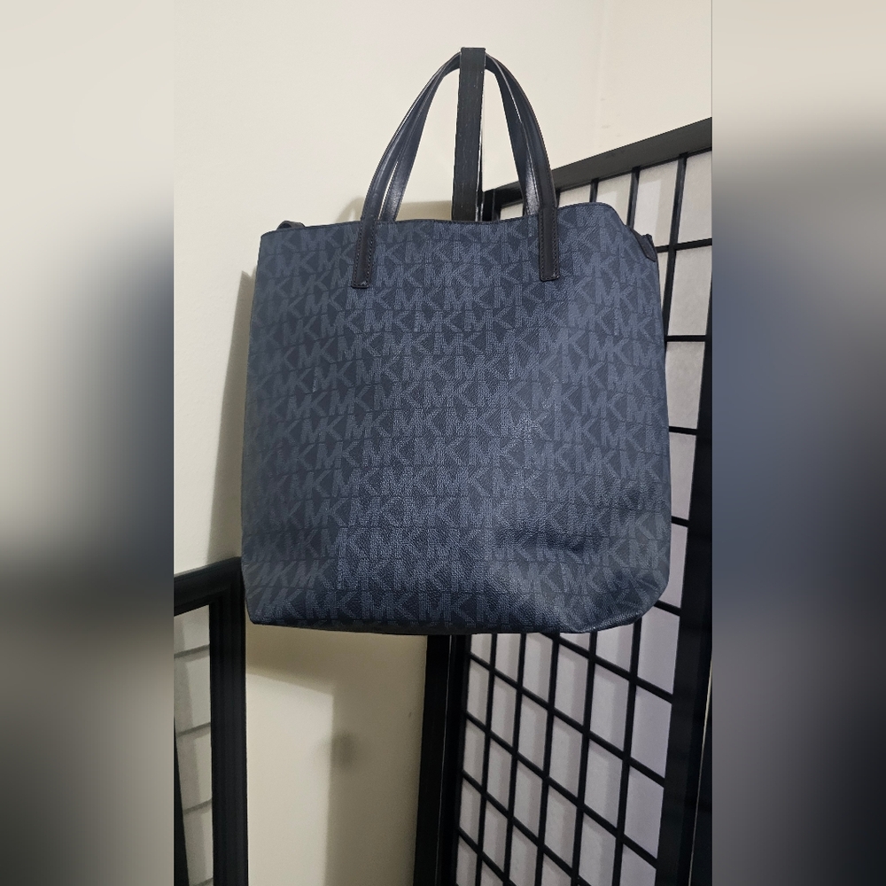 MK LARGE BAG (GENTLY USED)